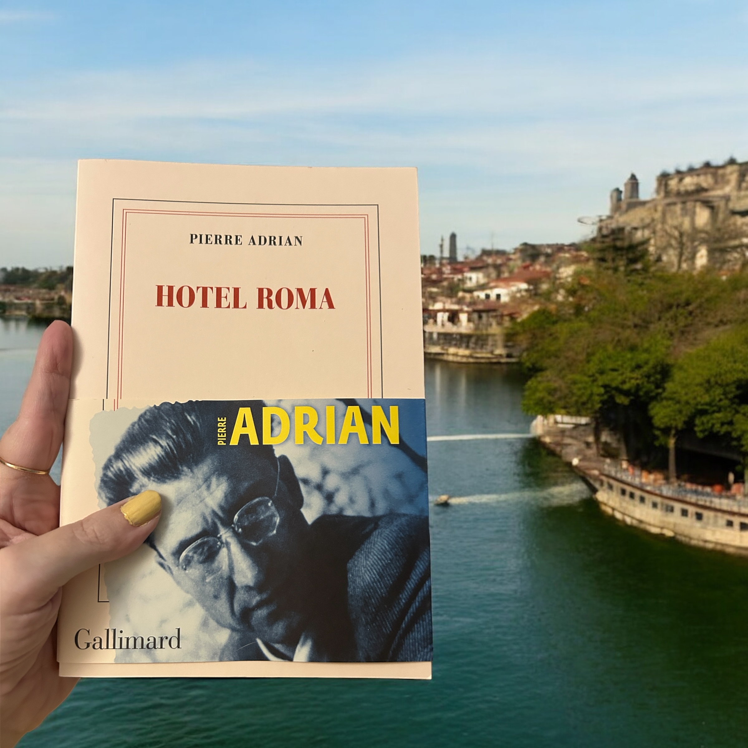 Hotel Roma / PIERRE ADRIAN / Collection Blanche, Gallimard