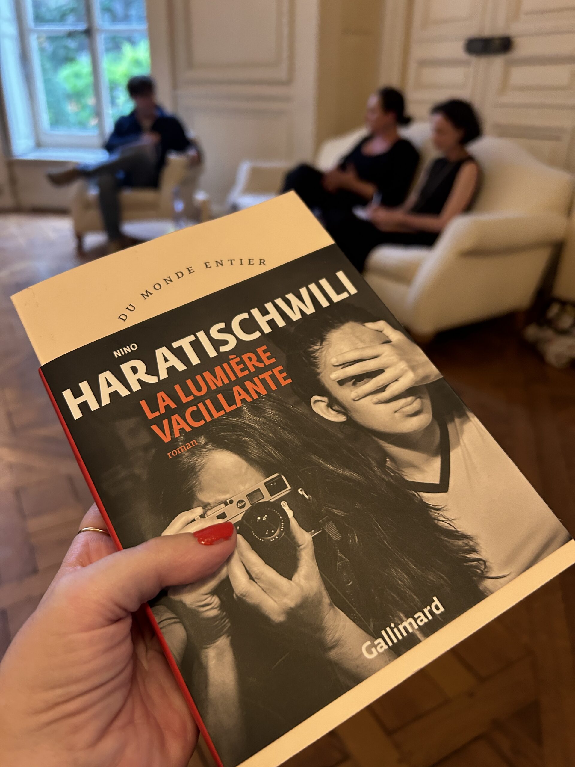 La lumière vacillante / Nino HARATISCHWILI / Gallimard 