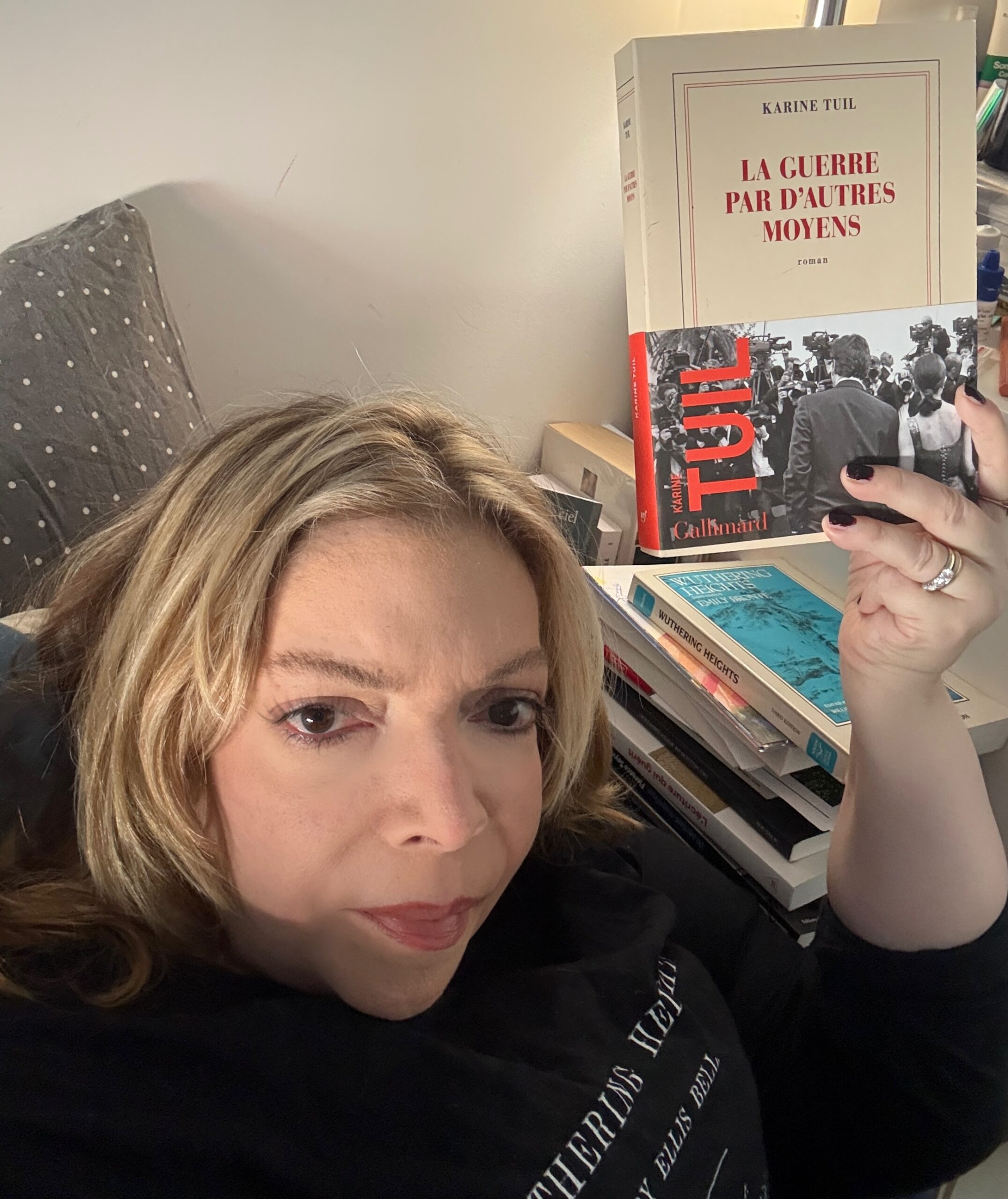 La guerre par d&rsquo;autres moyens KARINE TUIL Gallimard